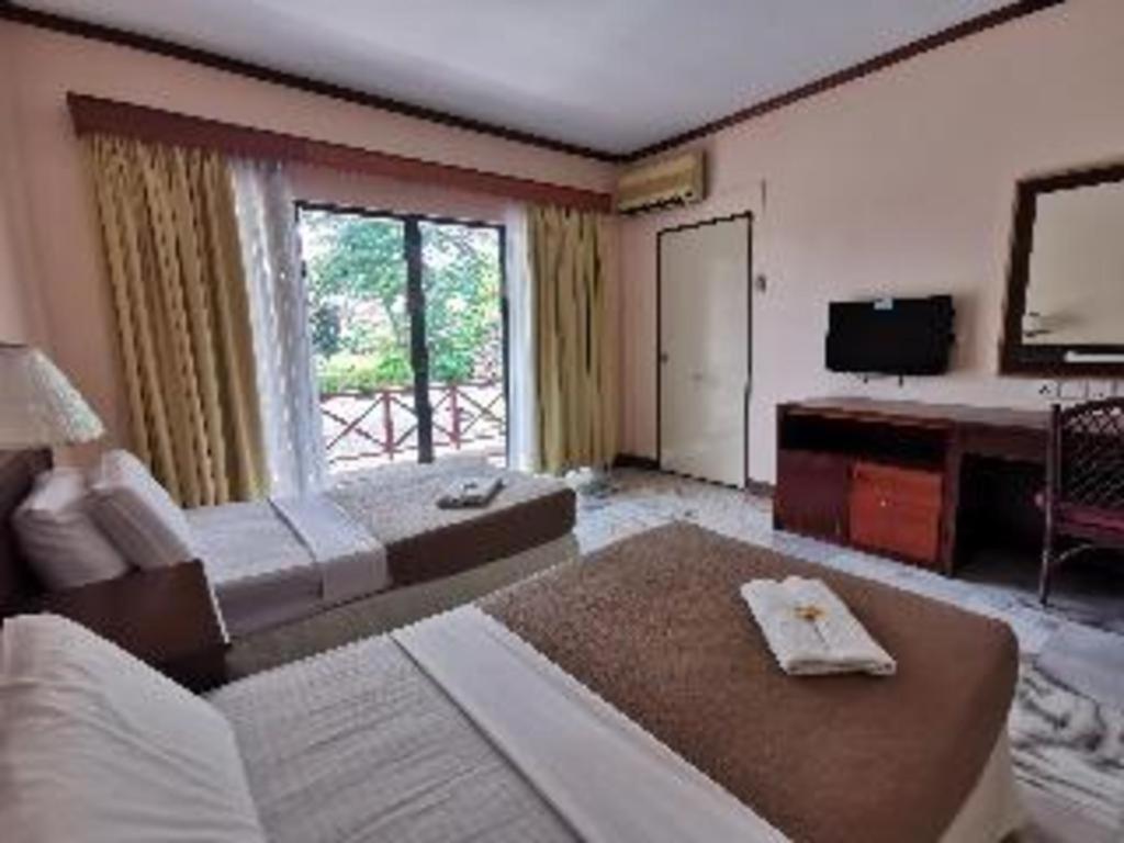 Oyo 89972 Borneo Paradise Beach Hotel Kota Kinabalu Buitenkant foto