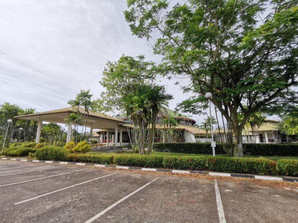 Oyo 89972 Borneo Paradise Beach Hotel Kota Kinabalu Buitenkant foto