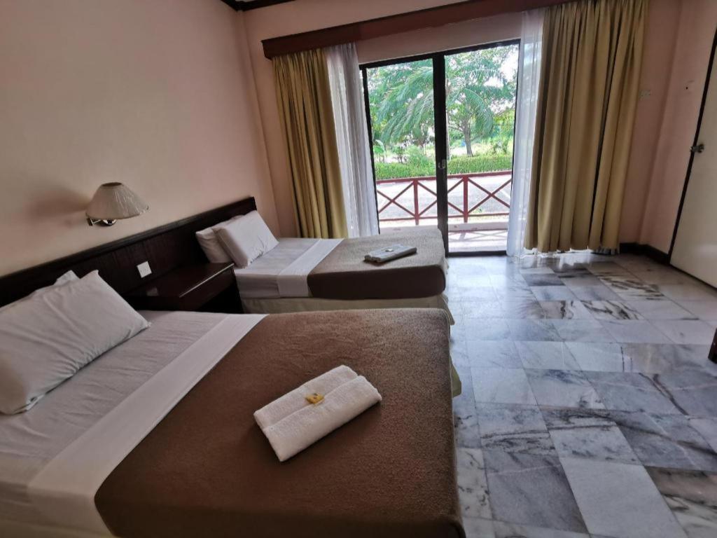 Oyo 89972 Borneo Paradise Beach Hotel Kota Kinabalu Buitenkant foto